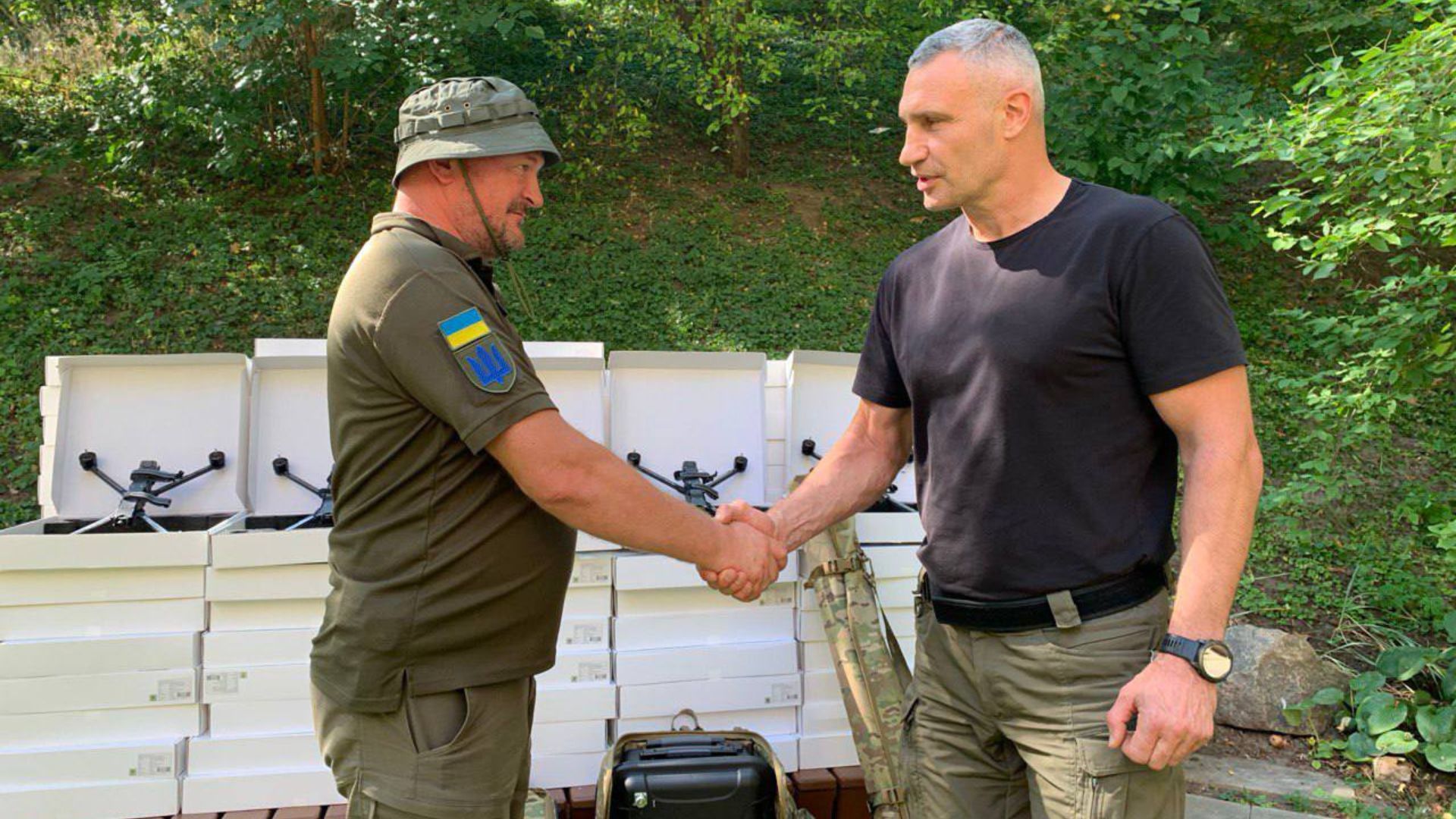 Мер Києва передав 72 бригаді партію дронів та систему РЕБ Мер Києва передав 72 бригаді партію дронів та систему РЕБ