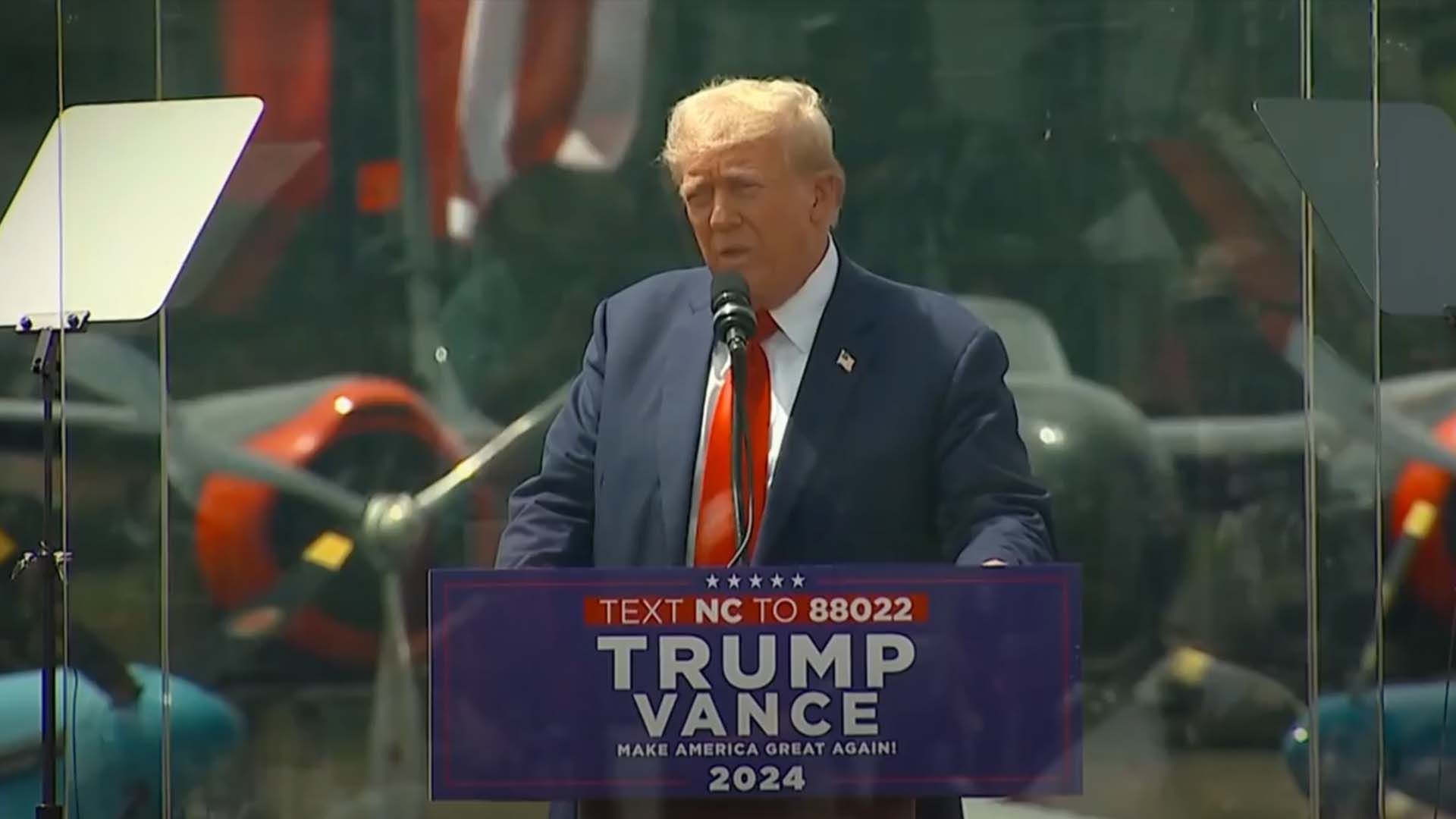 Трамп провів перший мітимнг просто неба після замаху на нього Трамп провів перший мітимнг просто неба після замаху на нього