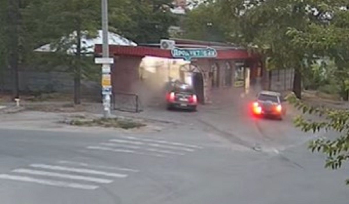 У Дніпрі таксі потрапило у ДТП У Дніпрі таксі потрапило у ДТП