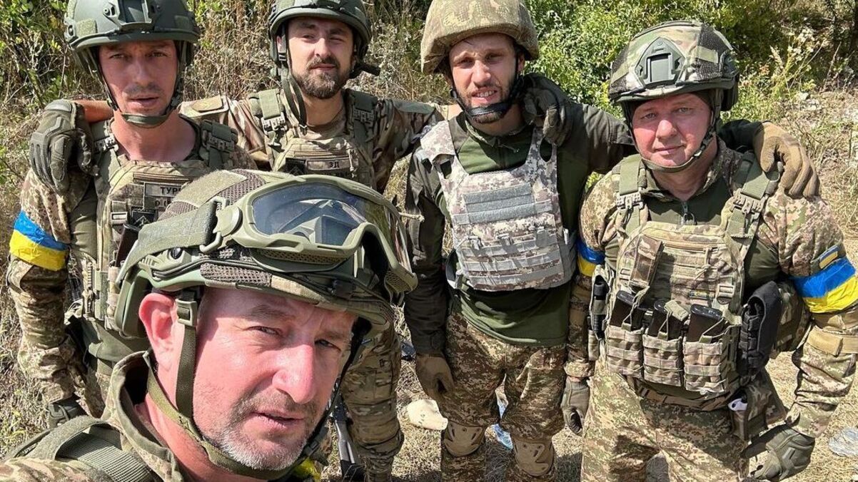 Сергей Жадан с побратимами Сергей Жадан с побратимами