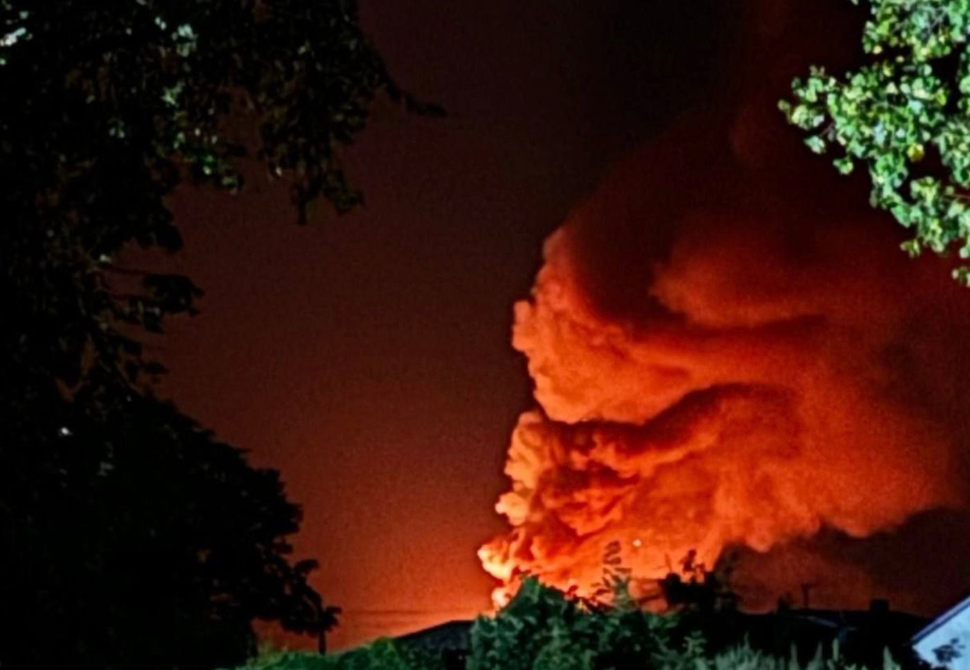 Взрывы в Воронежской области 24 августа 2024 года - горит и детонирует склад БК - 24 Канал Взрывы в Воронежской области 24 августа 2024 года - горит и детонирует склад БК - 24 Канал