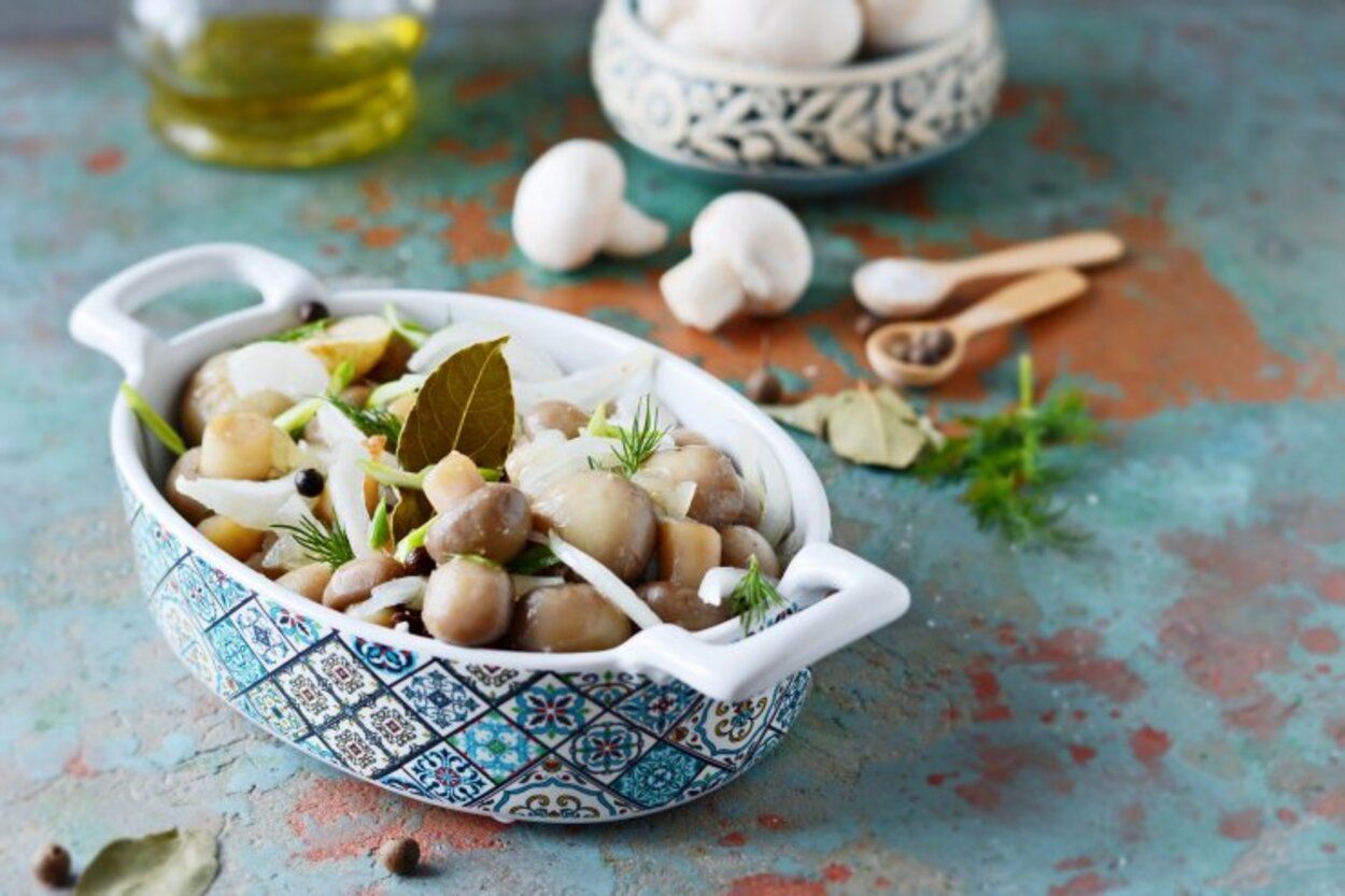 Маринованные шампиньоны - приготовьте просто - проверенный рецепт - Новости Вкусно Маринованные шампиньоны - приготовьте просто - проверенный рецепт - Новости Вкусно