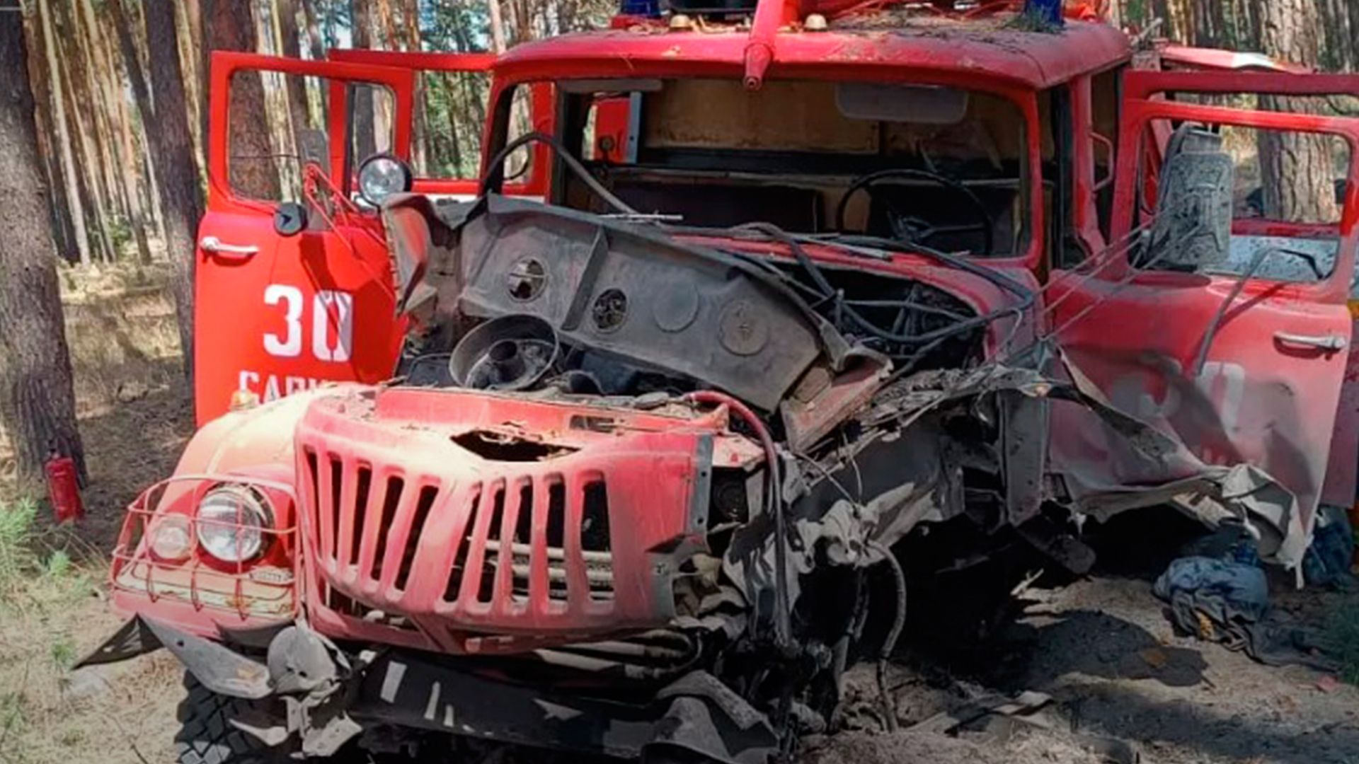 Возле Балаклеи подорвался на мине пожарный автомобиль Возле Балаклеи подорвался на мине пожарный автомобиль