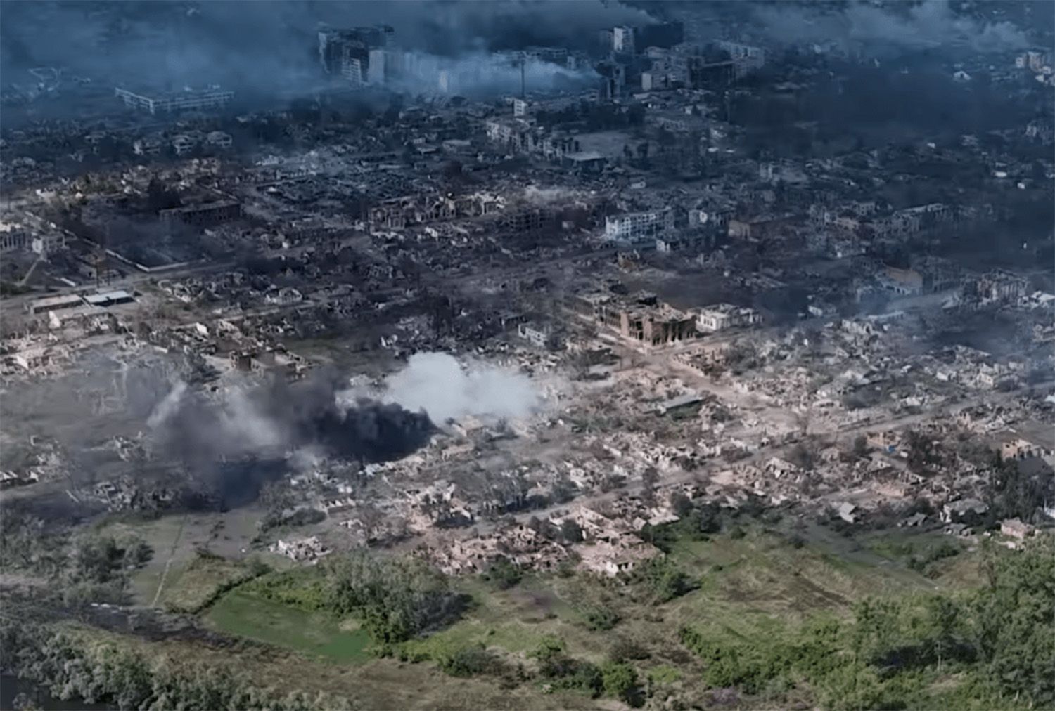 В Волчанске уже месяц на заводе заблокировано вражеское подразделение В Волчанске уже месяц на заводе заблокировано вражеское подразделение