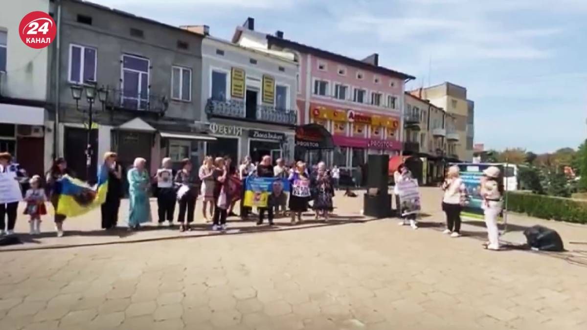 Сеть тронуло видео, на котором мама 22-летнего Ореста узнает об освобождении сына из плена Сеть тронуло видео, на котором мама 22-летнего Ореста узнает об освобождении сына из плена