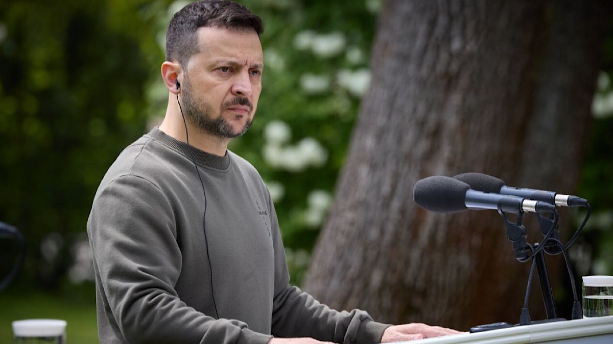 Зеленський анонсував нараду щодо зрадників Зеленський анонсував нараду щодо зрадників