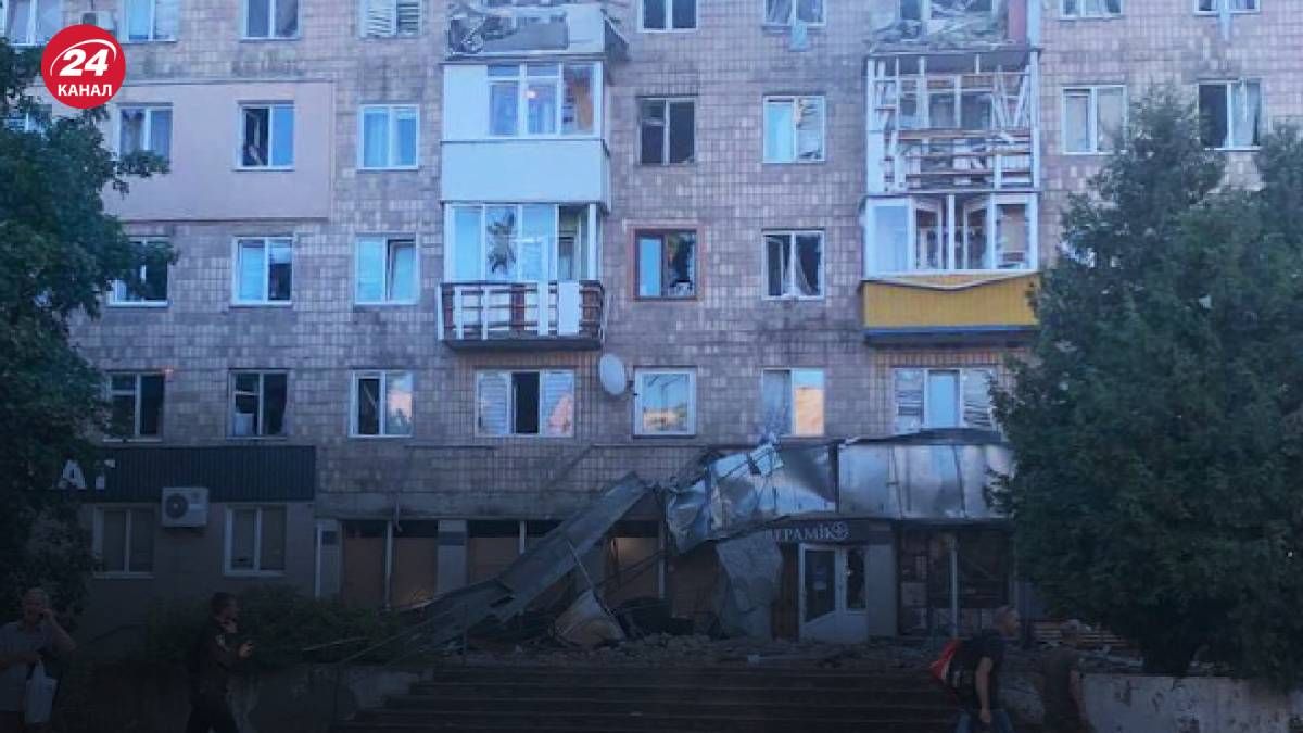 У Луцьку ворожі снаряди пошкодили багатоповерхові будинки У Луцьку ворожі снаряди пошкодили багатоповерхові будинки