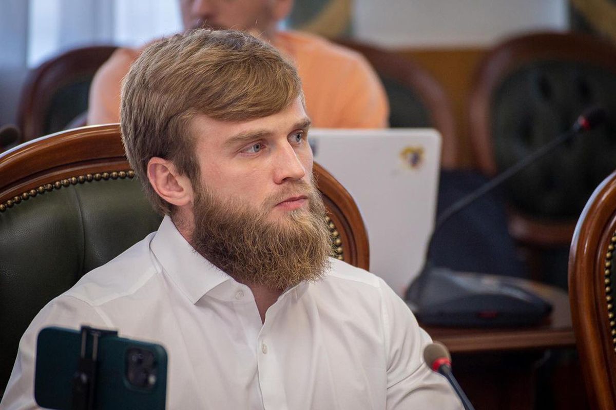 Пішки перетнув кордон: стали відомі деталі втечі нардепа Дмитрука до Молдови Пішки перетнув кордон: стали відомі деталі втечі нардепа Дмитрука до Молдови