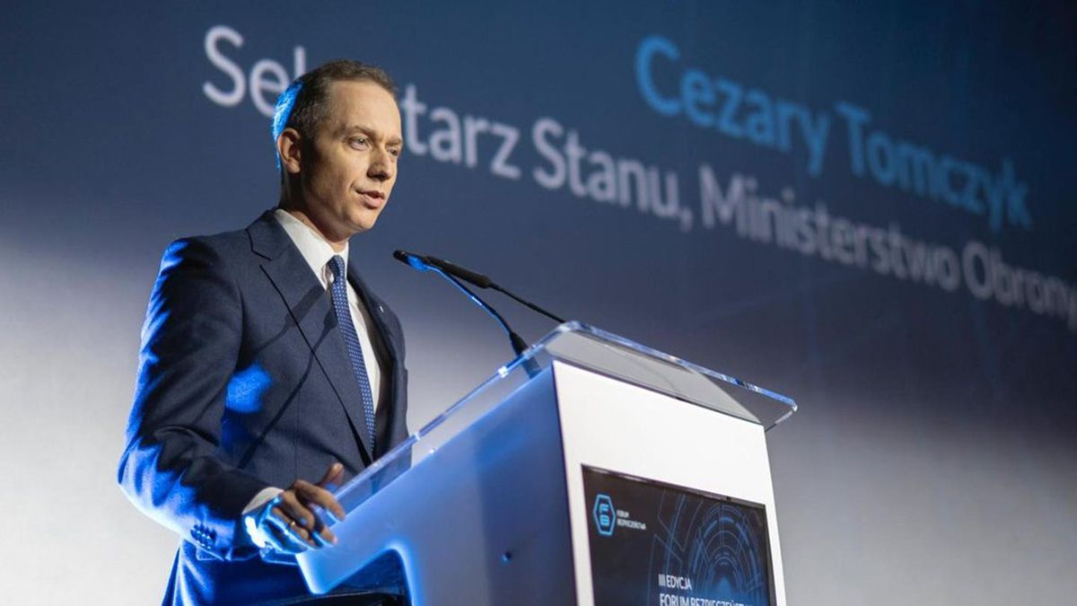 Польща вважає, що перебуває в стані гібридної війни Польща вважає, що перебуває в стані гібридної війни