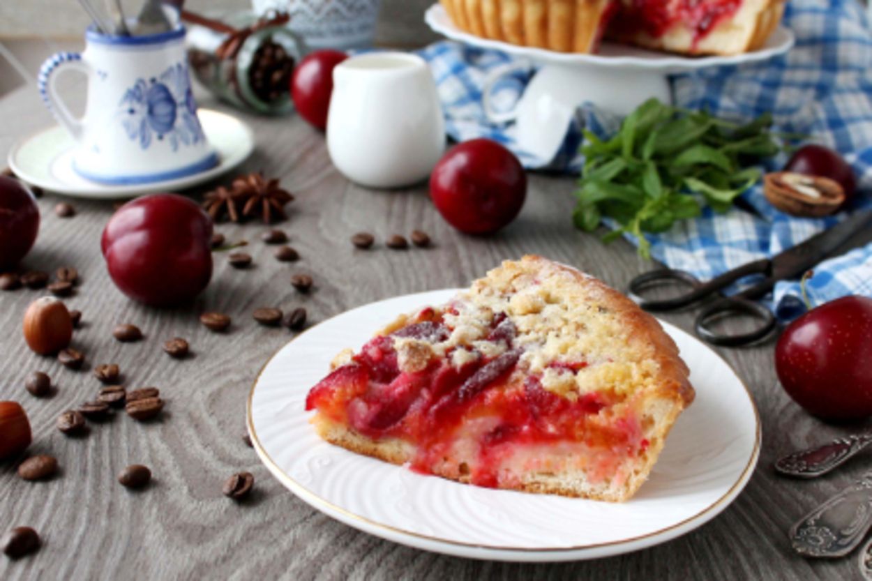 Творожный пирог со сливами - приготовьте без замешивания теста - простой рецепт - Новости Вкусно Творожный пирог со сливами - приготовьте без замешивания теста - простой рецепт - Новости Вкусно