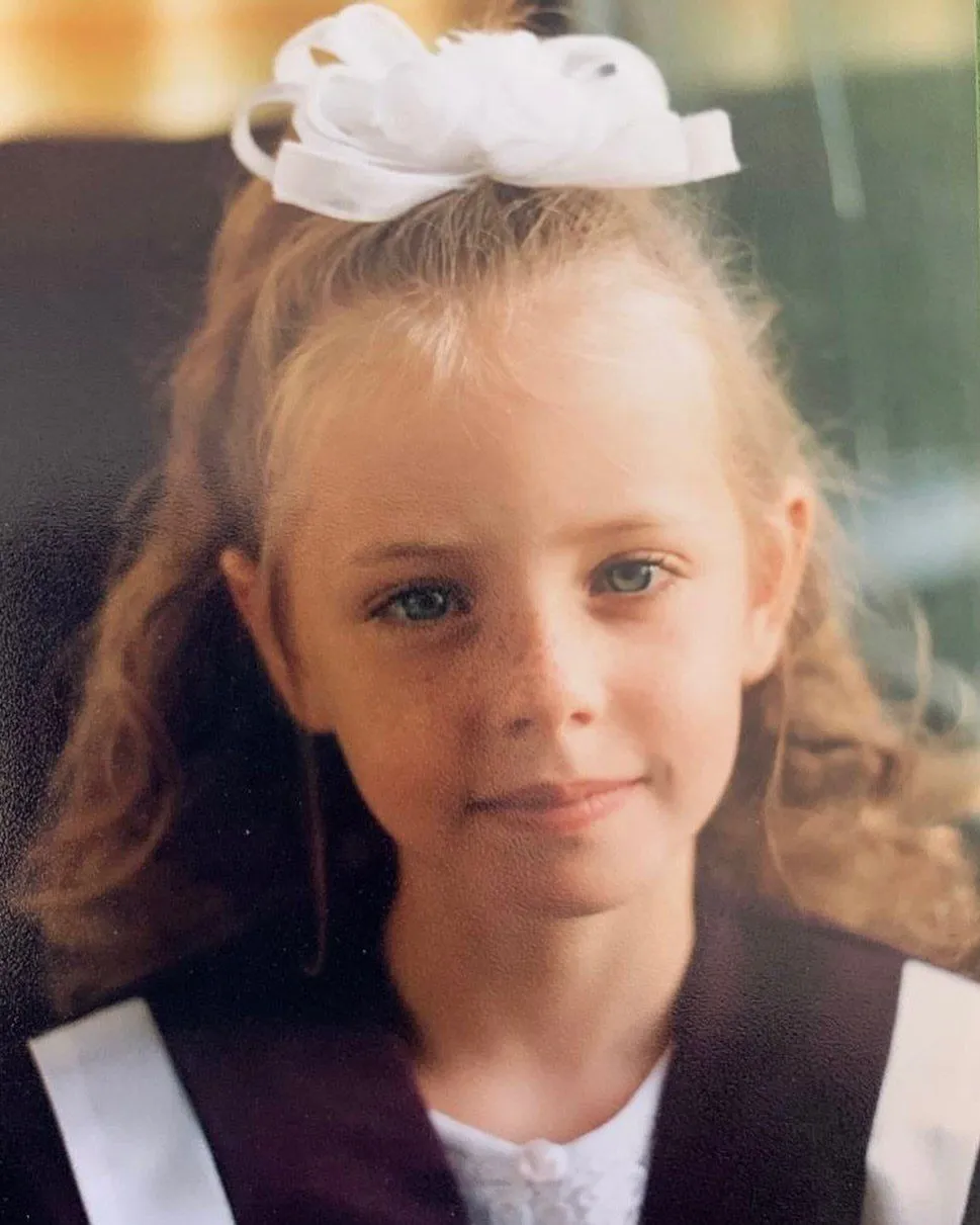 Надя Дорофєєва у шкільні роки Надя Дорофєєва у шкільні роки