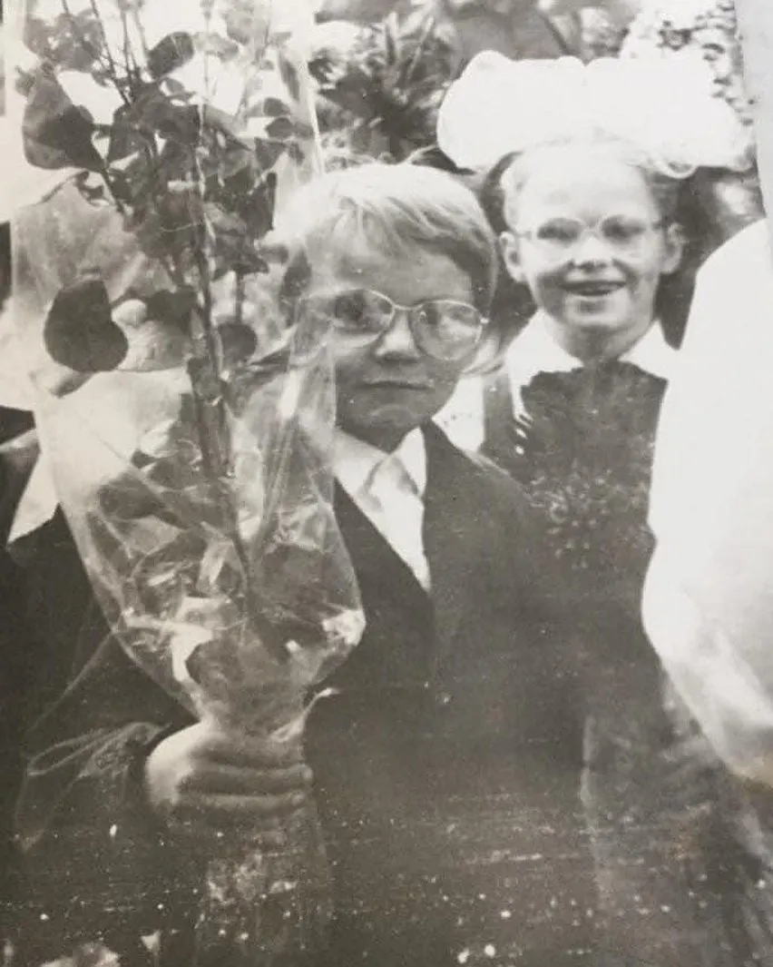 Слава Дьомін у шкільні роки Слава Дьомін у шкільні роки