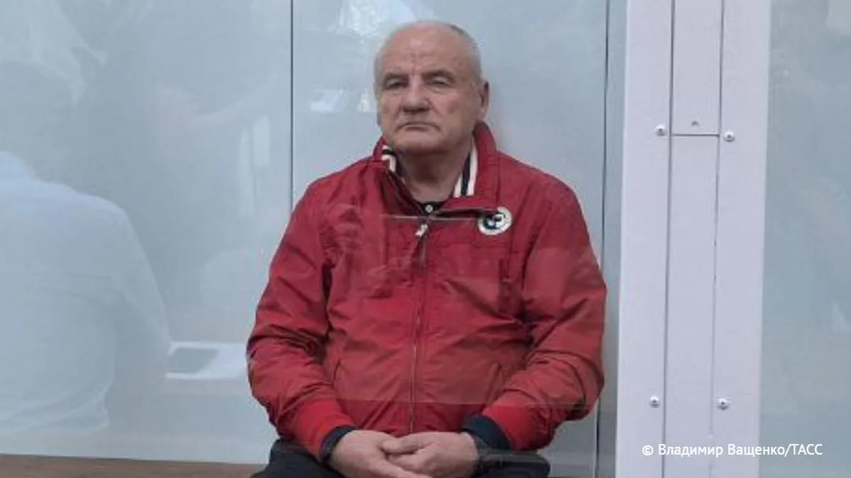 Мужчина на скамье Мужчина на скамье