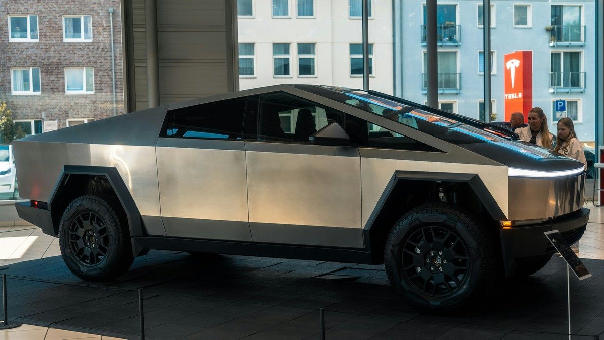 Cybertruck с работающей сушильной машиной на борту заметили на дороге в США Cybertruck с работающей сушильной машиной на борту заметили на дороге в США