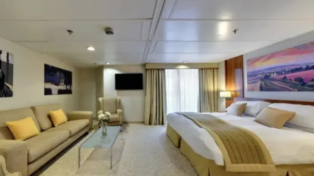 Пасажири застрягли на борту корабля Одіссей Пасажири застрягли на борту корабля Одіссей