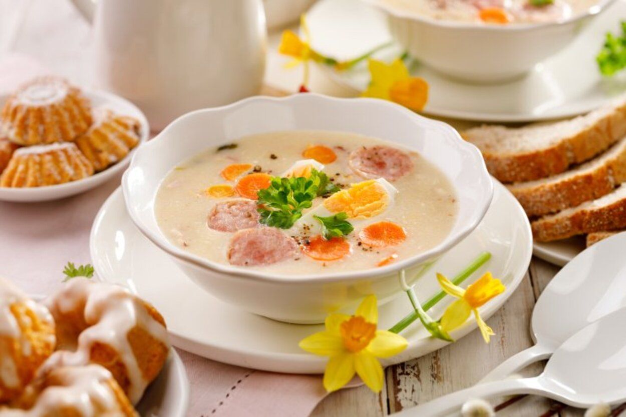 Польський білий борщ - приготуйте журек з ковбасками й вершками - покроковий рецепт - Новини Смачно Польський білий борщ - приготуйте журек з ковбасками й вершками - покроковий рецепт - Новини Смачно