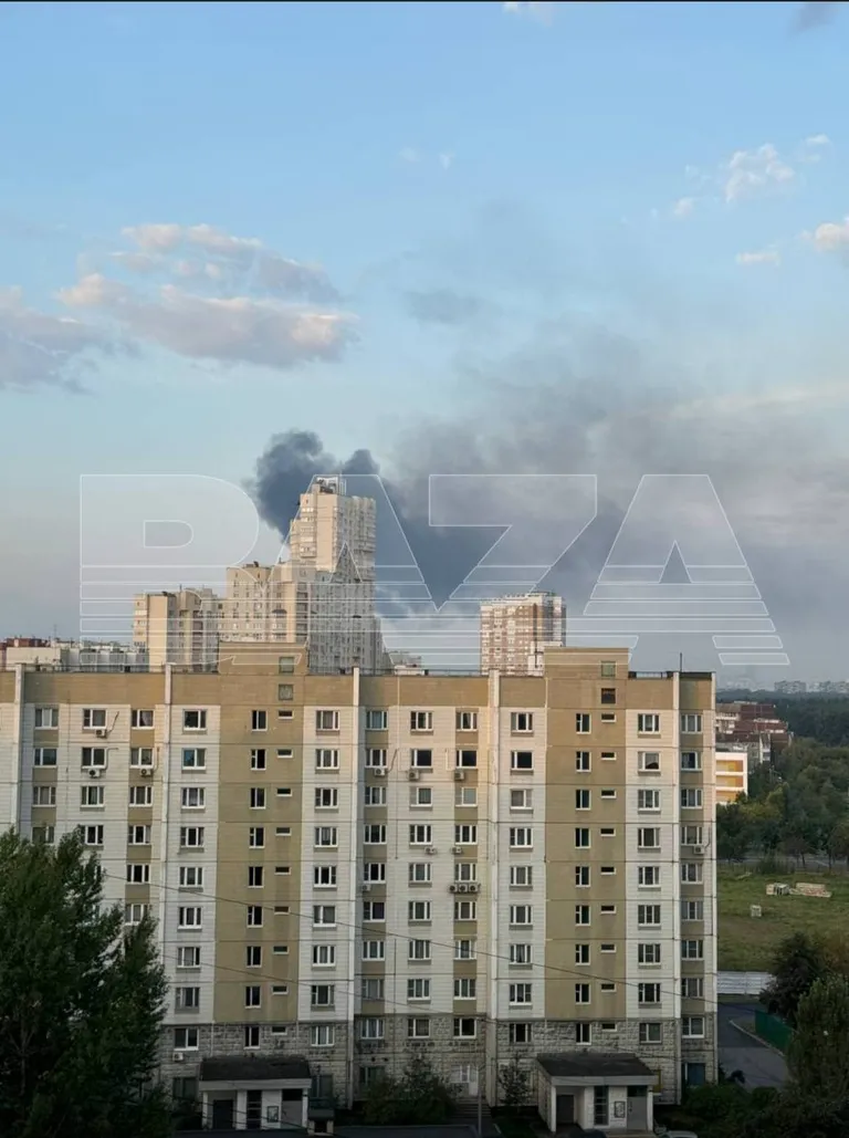Вночі Росію атакували безпілотники — горять Московський НПЗ та електростанція - фото 1