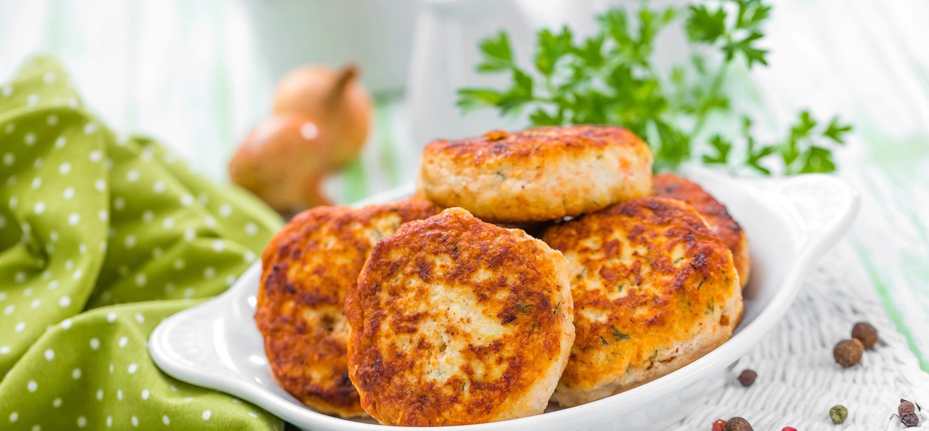 Рубленые котлетки из курицы - приготовьте просто и дешево - пошаговый рецепт - Новости Вкусно Рубленые котлетки из курицы - приготовьте просто и дешево - пошаговый рецепт - Новости Вкусно