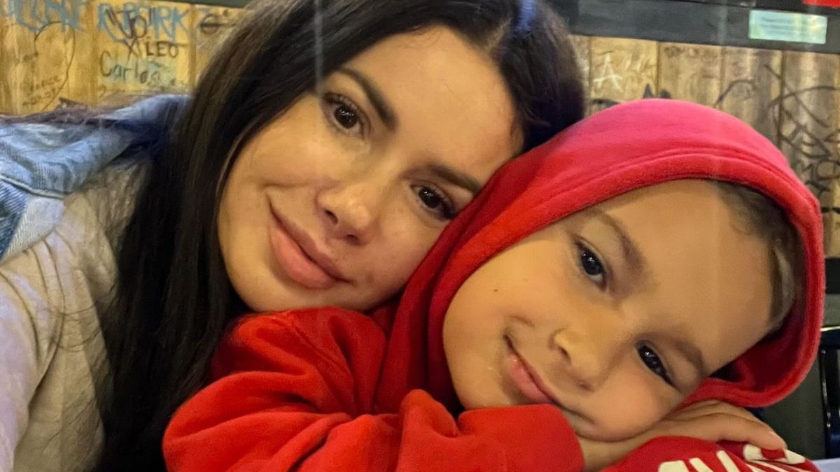 "Без сліз дивитися неможливо": Шаманська розчулила відео повернення сина в Україну - Show24 "Без сліз дивитися неможливо": Шаманська розчулила відео повернення сина в Україну - Show24