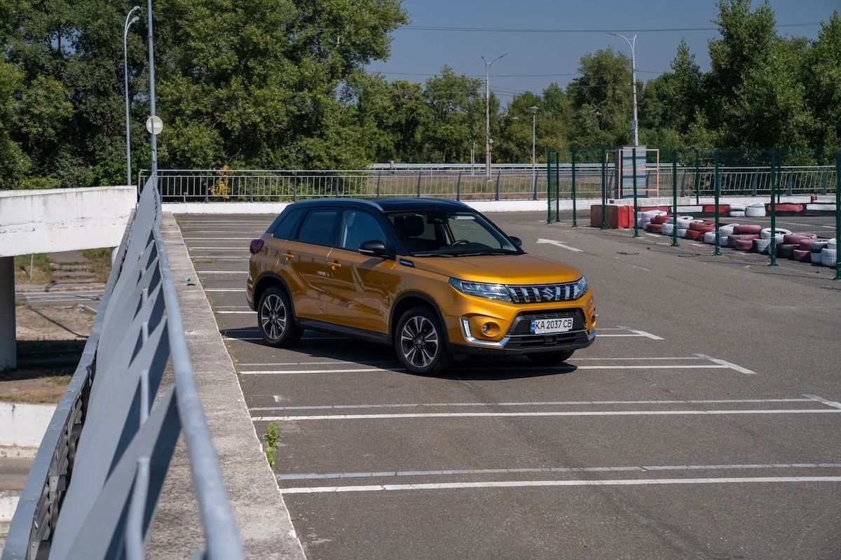 Правильно й рівно запаркуватись допоможуть сучасні технології на SUZUKI Vitara