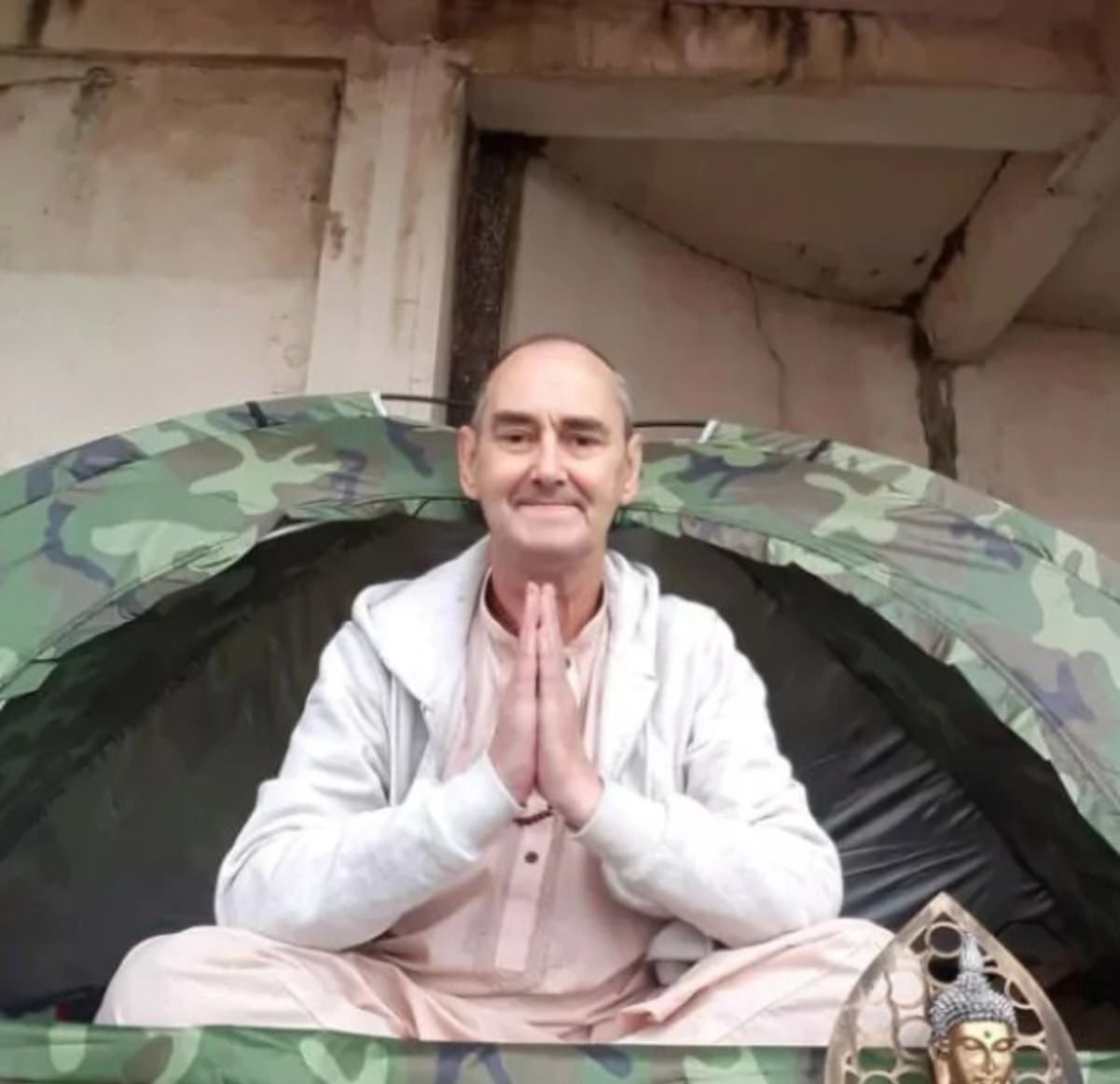 Жизнь в палатке - британец хочет покинуть дом, чтобы не думать о деньгах - Недвижимость Жизнь в палатке - британец хочет покинуть дом, чтобы не думать о деньгах - Недвижимость