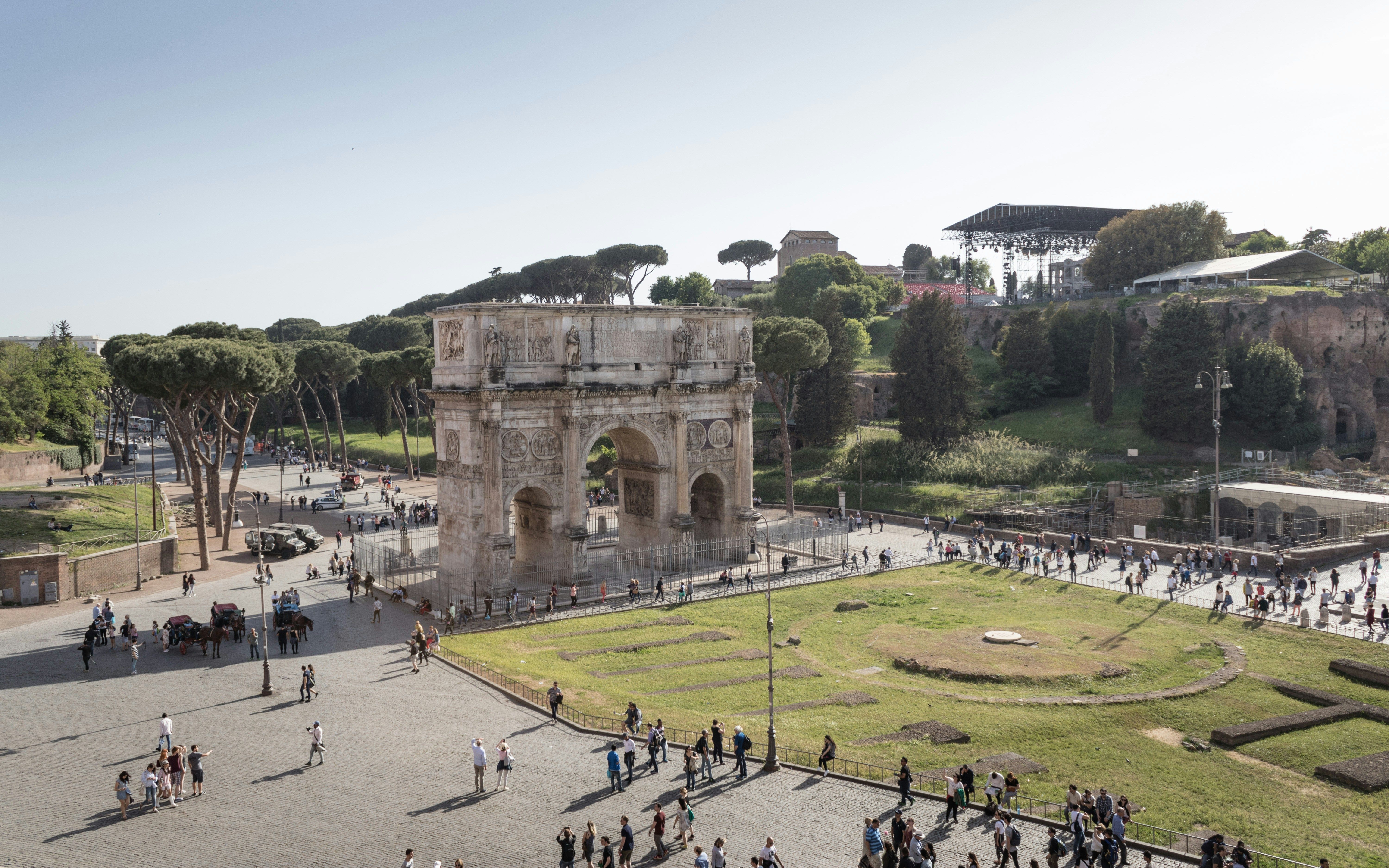 Непогода в Риме осень 2024 - молния попала в арку Константина Непогода в Риме осень 2024 - молния попала в арку Константина