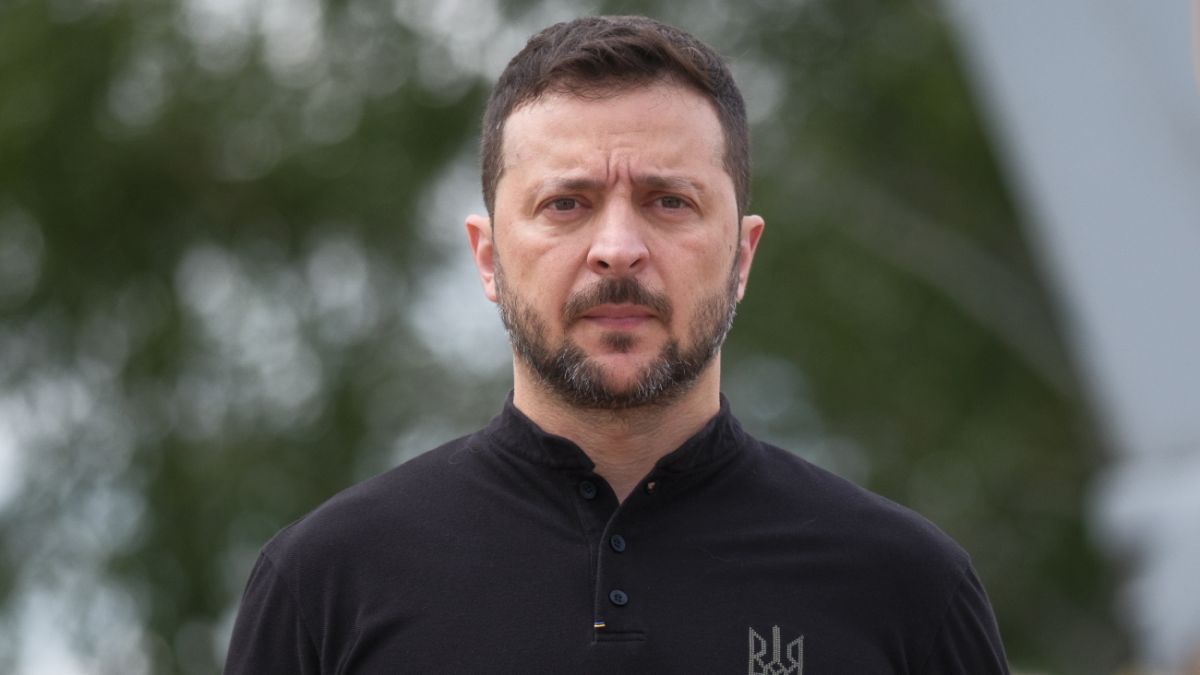 Були вбиті під час спуску в укриття, ракета летіла 3 хвилин, – Зеленський про трагедію в Полтаві - 24 Канал Були вбиті під час спуску в укриття, ракета летіла 3 хвилин, – Зеленський про трагедію в Полтаві - 24 Канал