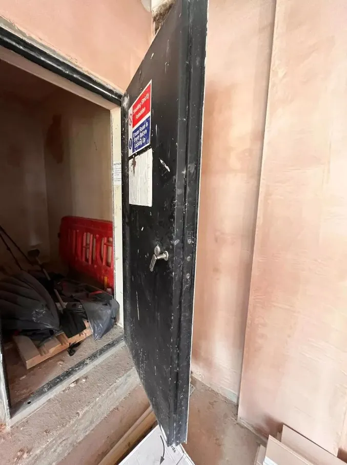 Дверь хранилища Дверь хранилища