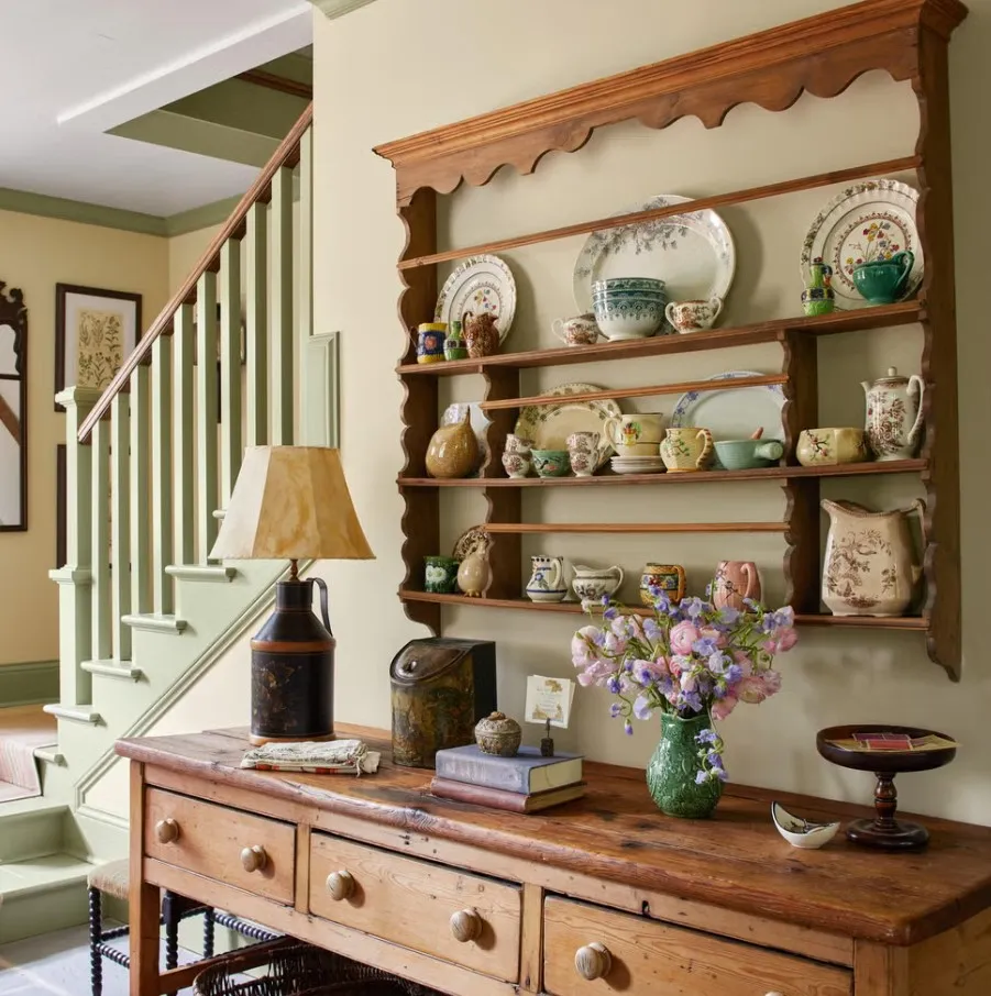 Старі меблі можуть поєднуватися з сучасним інтер'єром Старі меблі можуть поєднуватися з сучасним інтер'єром