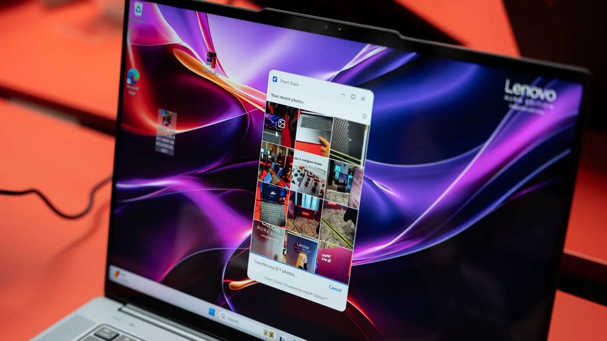 Функція Lenovo Smart Share дозволяє передавати файли зі смартфона на ноутбук дотиком