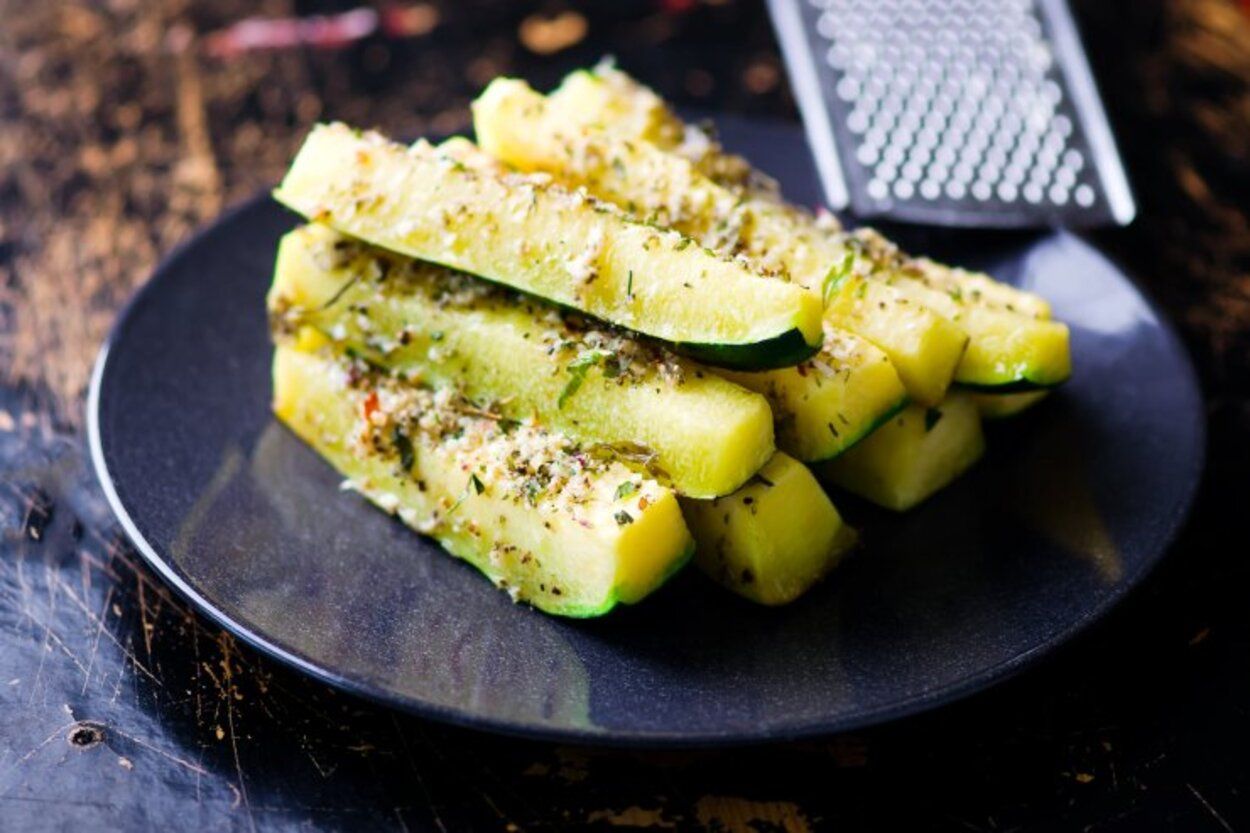 Салат з огірків - приготуйте просто і швидко - покроковий рецепт - Новини Смачно Салат з огірків - приготуйте просто і швидко - покроковий рецепт - Новини Смачно