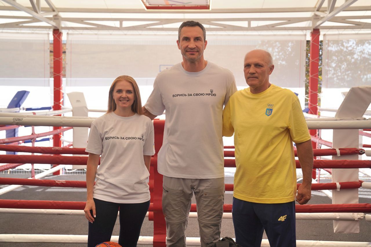 Володимир Кличко відкрив боксерський майданчик просто неба Володимир Кличко відкрив боксерський майданчик просто неба