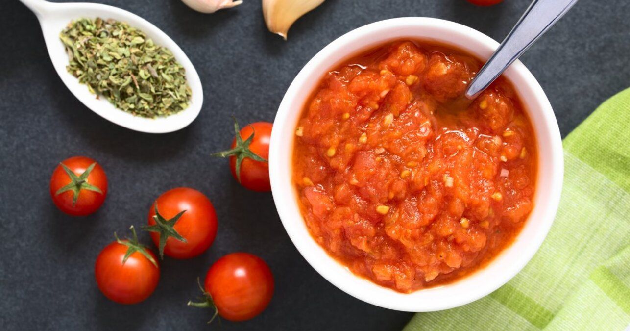 Томатний соус на зиму - приготуйте з часником - покроковий рецепт - Новини Смачно Томатний соус на зиму - приготуйте з часником - покроковий рецепт - Новини Смачно