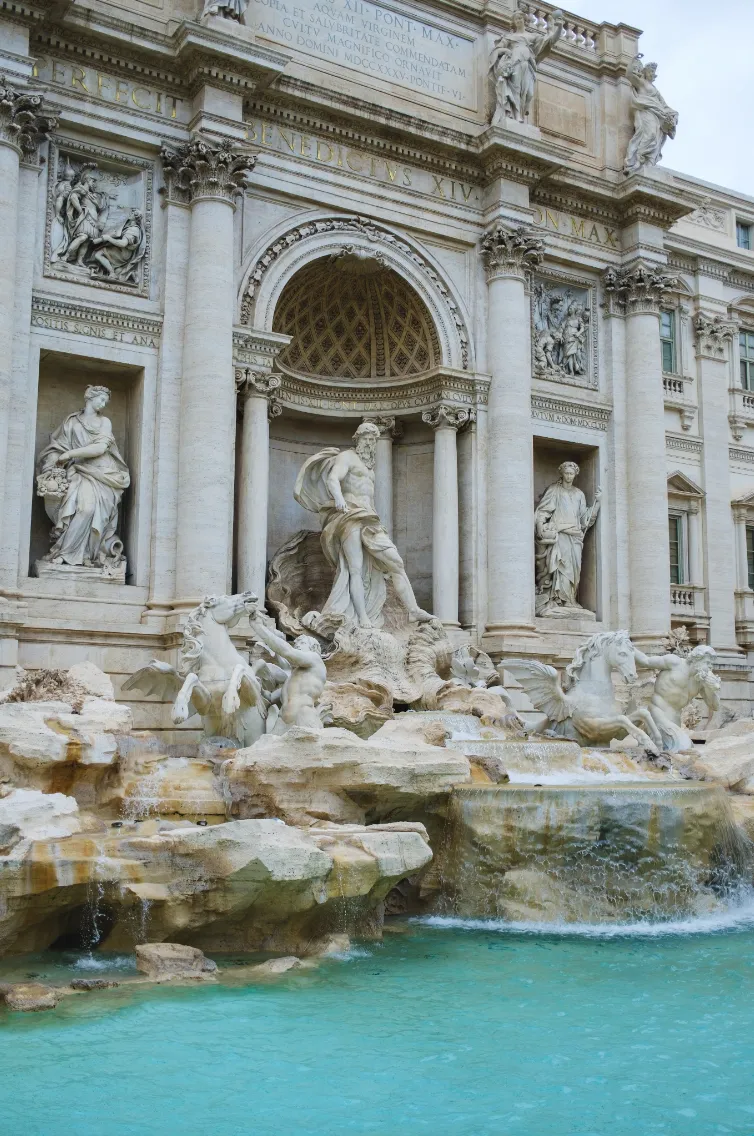 Туристам хотят ограничить доступ к фонтану Треви в Риме Туристам хотят ограничить доступ к фонтану Треви в Риме