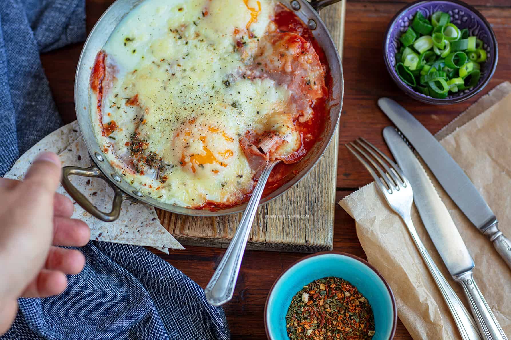 Готовим особенный завтрак с яйцом и сыром Готовим особенный завтрак с яйцом и сыром