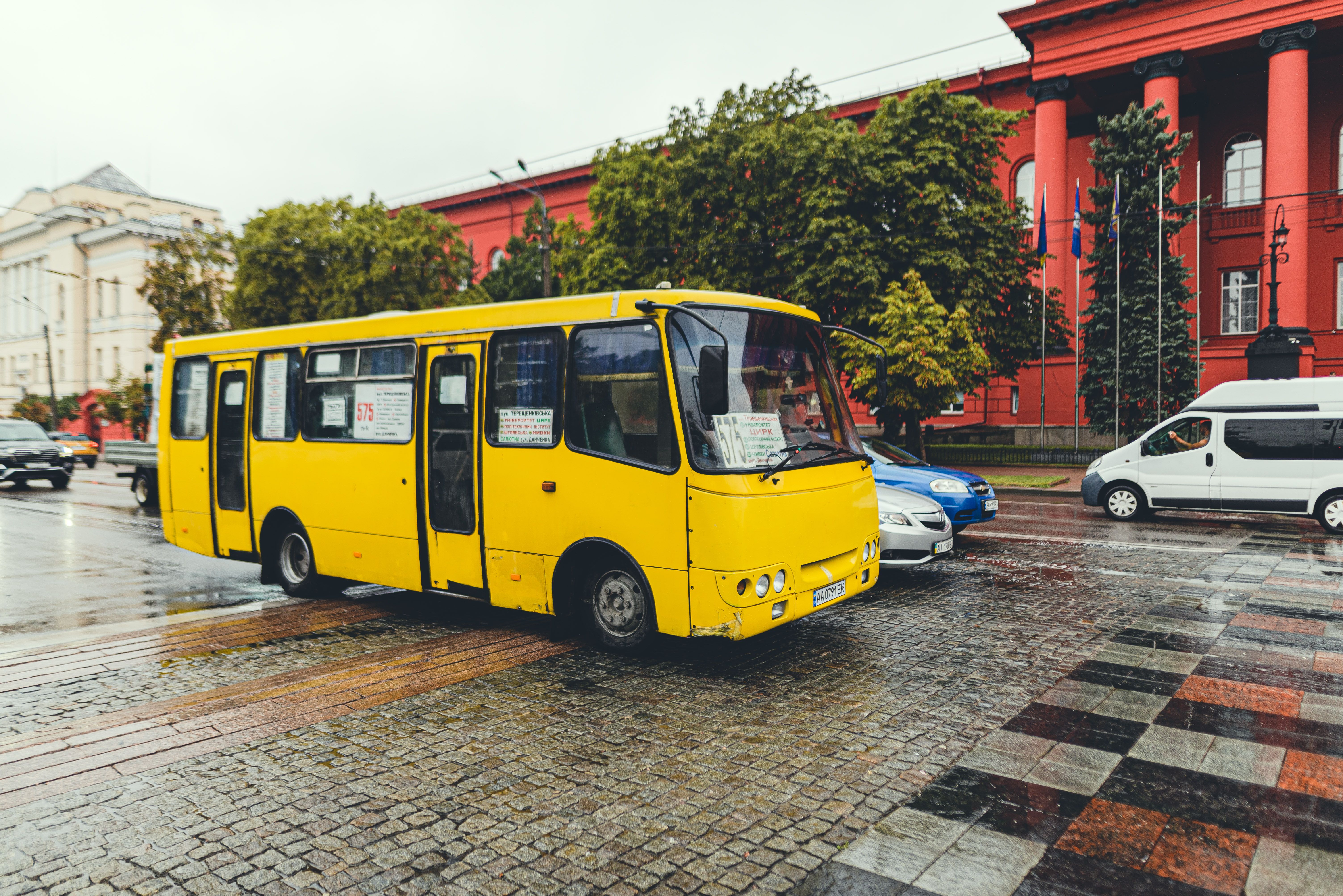 В Киеве остановка общественного транспорта во время воздушной тревоги убивает его работу на несколько часов В Киеве остановка общественного транспорта во время воздушной тревоги убивает его работу на несколько часов