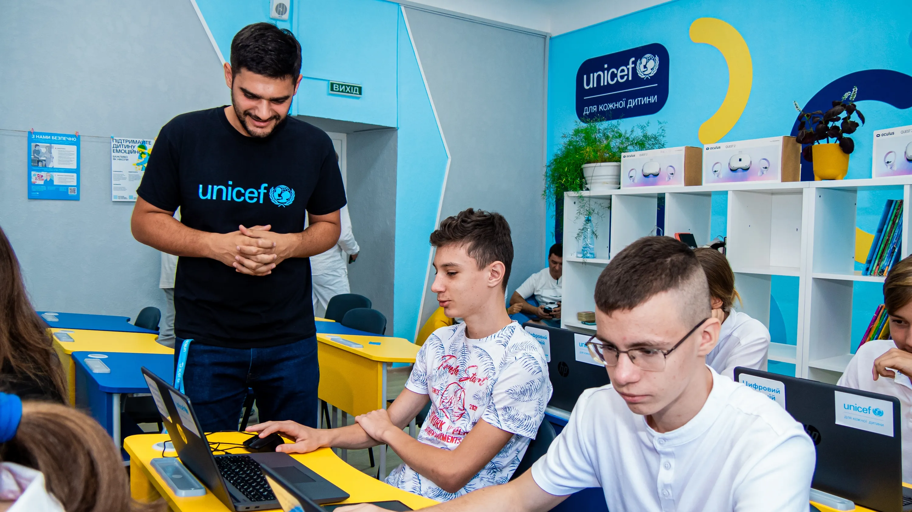 Учні вчаться самостійно опрацьовувати матеріал Учні вчаться самостійно опрацьовувати матеріал