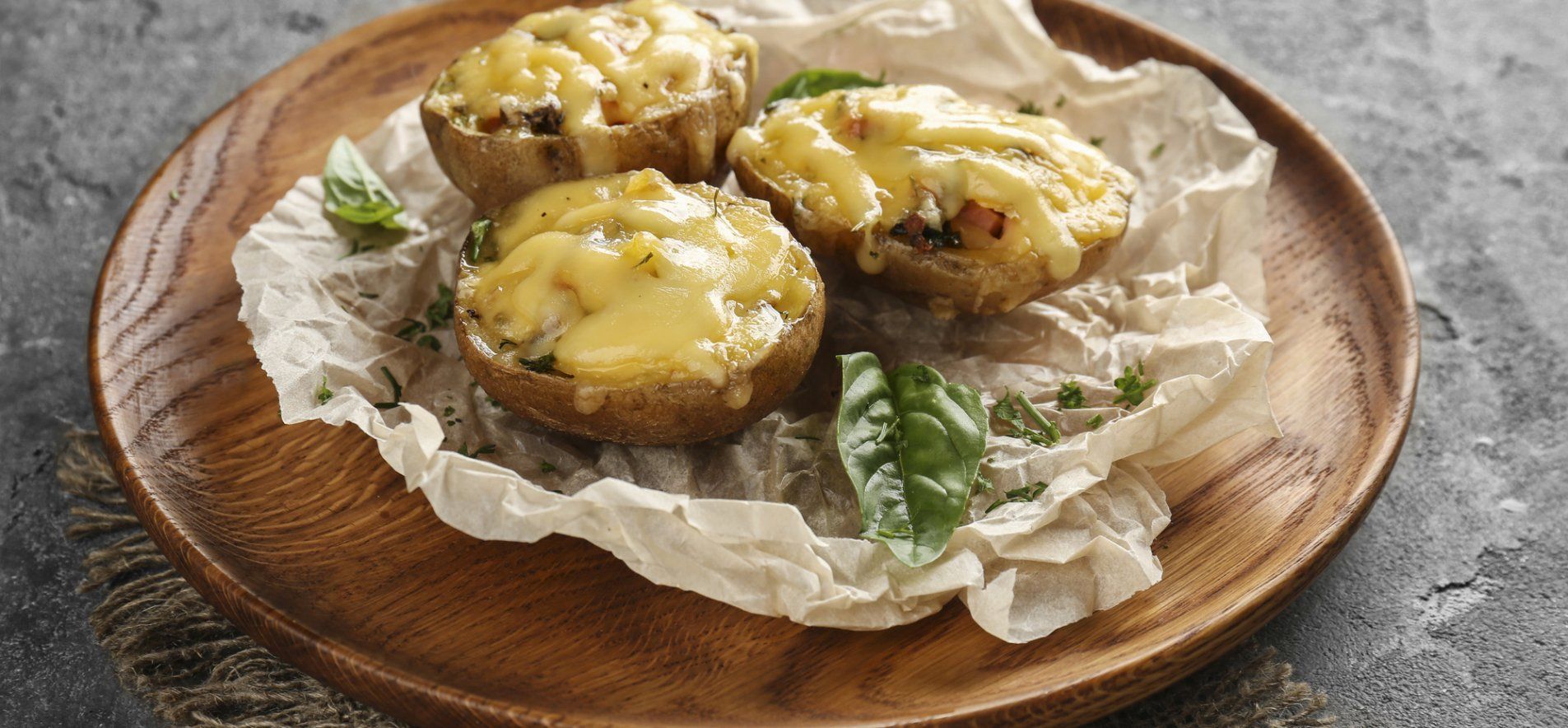 Фаршированный картофель - приготовьте с сыром и беконом - пошаговый рецепт - Новости Вкусно Фаршированный картофель - приготовьте с сыром и беконом - пошаговый рецепт - Новости Вкусно