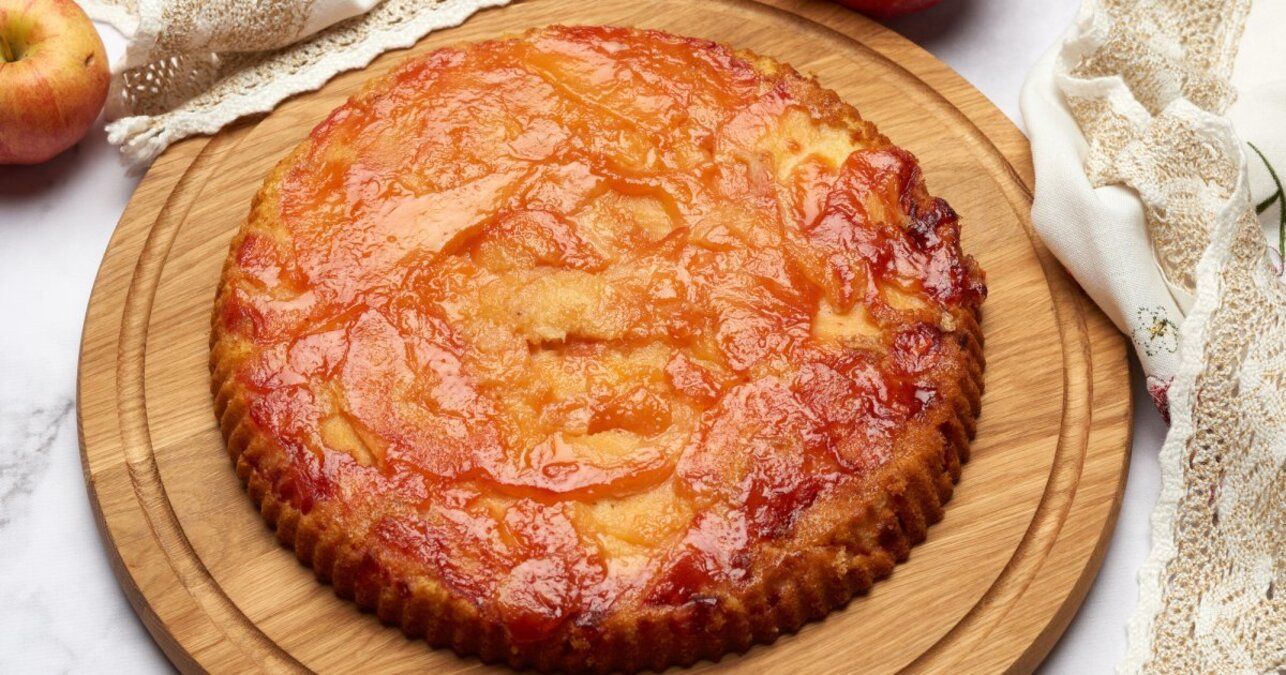 Карамельный яблочный пирог - приготовьте без духовки - пошаговый рецепт - Новости Вкусно Карамельный яблочный пирог - приготовьте без духовки - пошаговый рецепт - Новости Вкусно