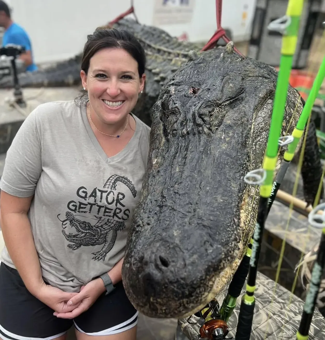 Меган Сассер с трофейным аллигатором Меган Сассер с трофейным аллигатором