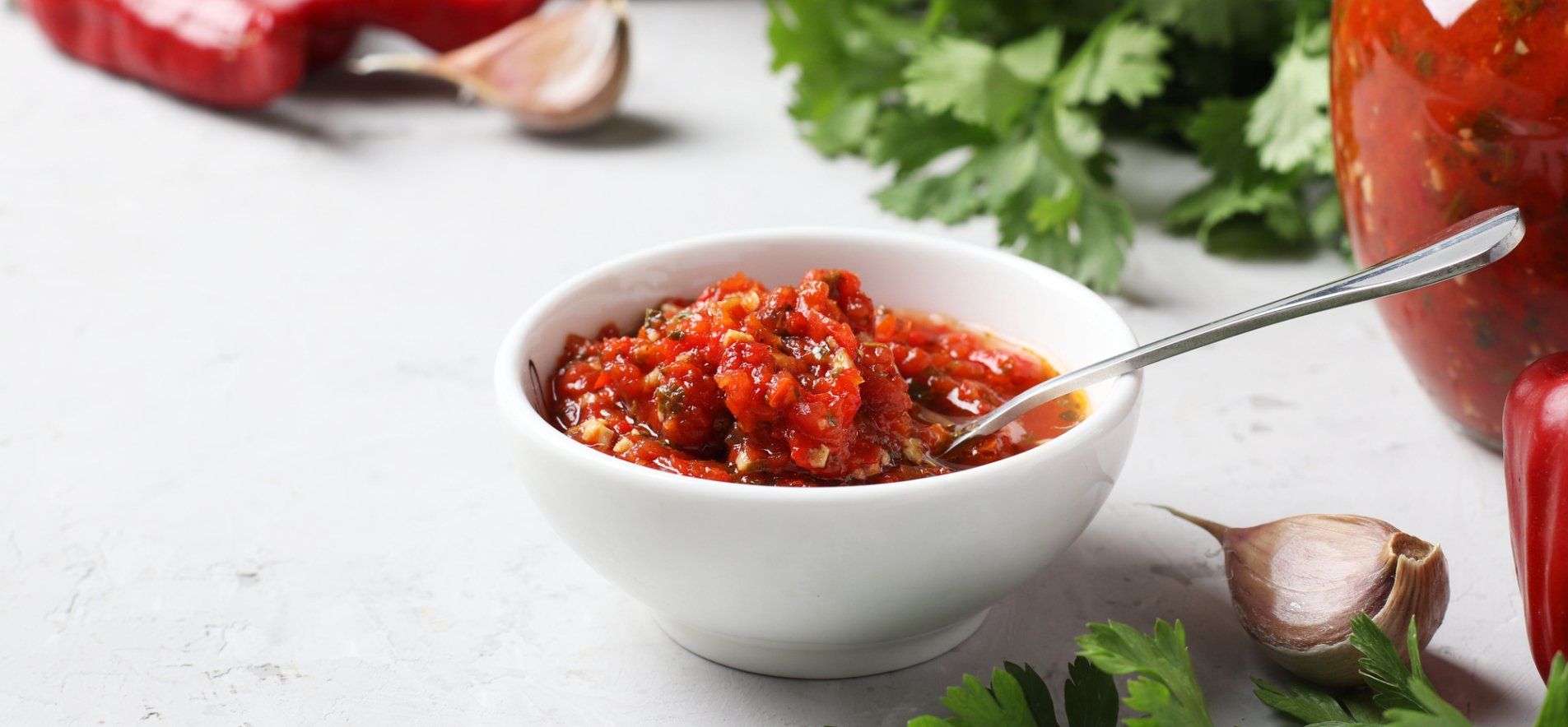 Сырая аджика - приготовьте без помидоров из сладкого перца - пошаговый рецепт - Новости Вкусно Сырая аджика - приготовьте без помидоров из сладкого перца - пошаговый рецепт - Новости Вкусно