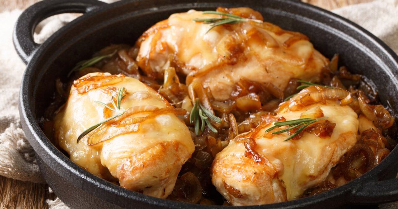 Курица на сковороде - приготовьте с луком - пошаговый рецепт - Новости Вкусно Курица на сковороде - приготовьте с луком - пошаговый рецепт - Новости Вкусно