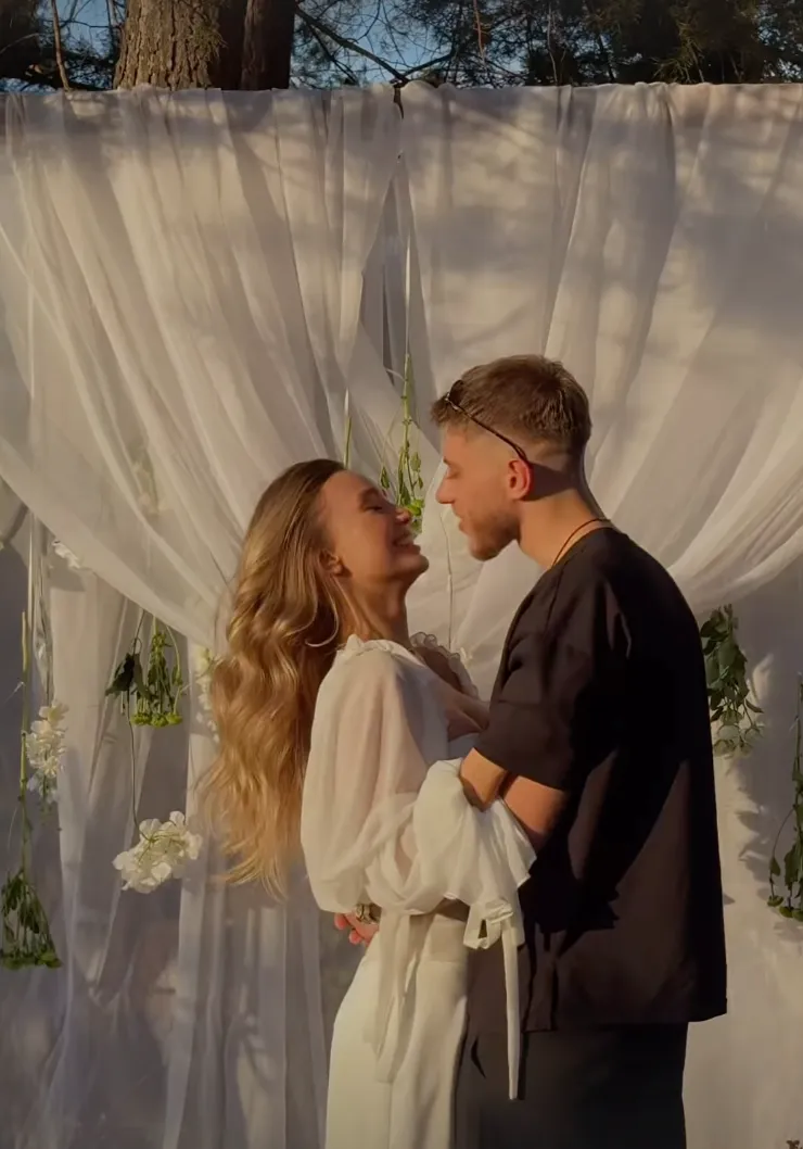 Таня Самбурская с новым избранником Таня Самбурская с новым избранником