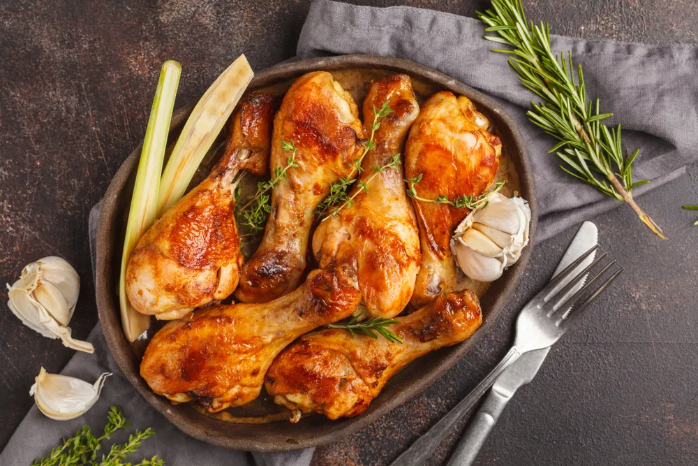 Завжди улюблене м'ясо на кісточці: ідеї страв із курячих гомілок на будь-який випадок Завжди улюблене м'ясо на кісточці: ідеї страв із курячих гомілок на будь-який випадок