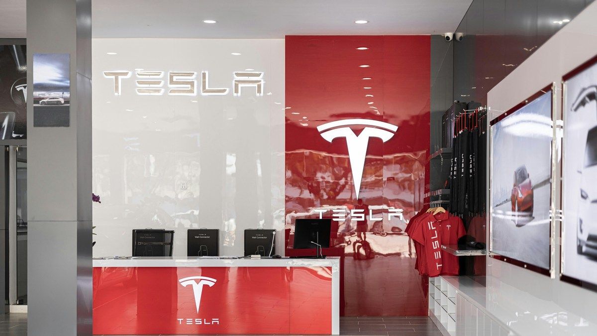 Працівник Tesla викрив нездорову культуру та небезпечні накази всередині компанії Працівник Tesla викрив нездорову культуру та небезпечні накази всередині компанії