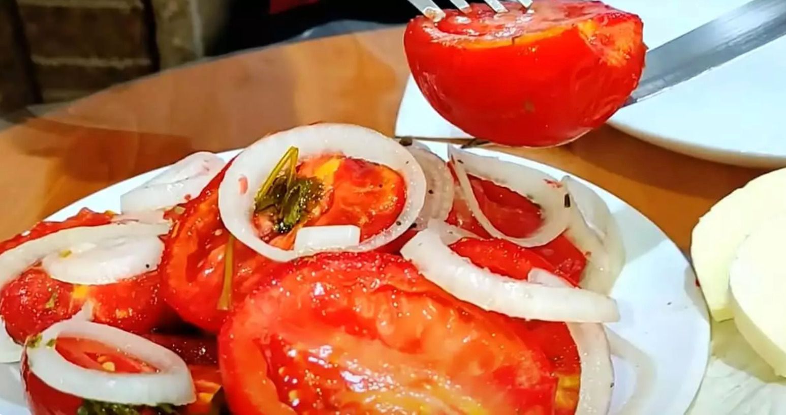 Маринуємо апетитні помідори Маринуємо апетитні помідори