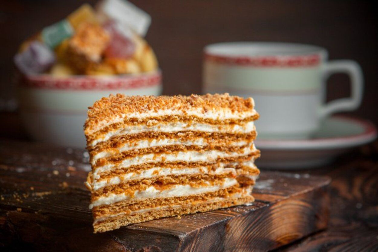 Медовик со сметанно-сливочным кремом - приготовьте за 40 минут - пошаговый рецепт - Новости Вкусно Медовик со сметанно-сливочным кремом - приготовьте за 40 минут - пошаговый рецепт - Новости Вкусно