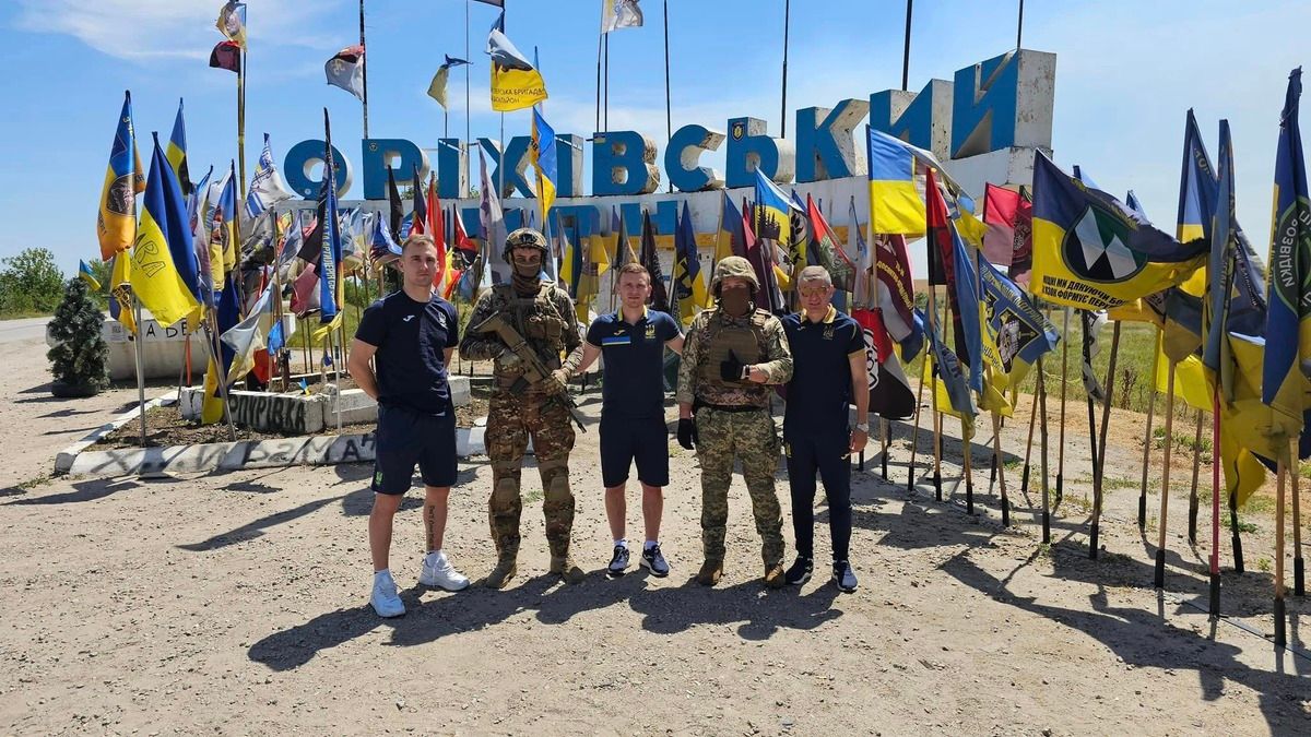 Сборная Украины по футзалу обратилась к воинам ВСУ перед стартом ЧМ-2024 - видео Сборная Украины по футзалу обратилась к воинам ВСУ перед стартом ЧМ-2024 - видео