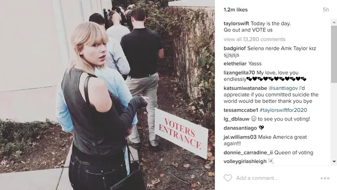Тейлор Свифт на избирательном участке в 2016 году Тейлор Свифт на избирательном участке в 2016 году