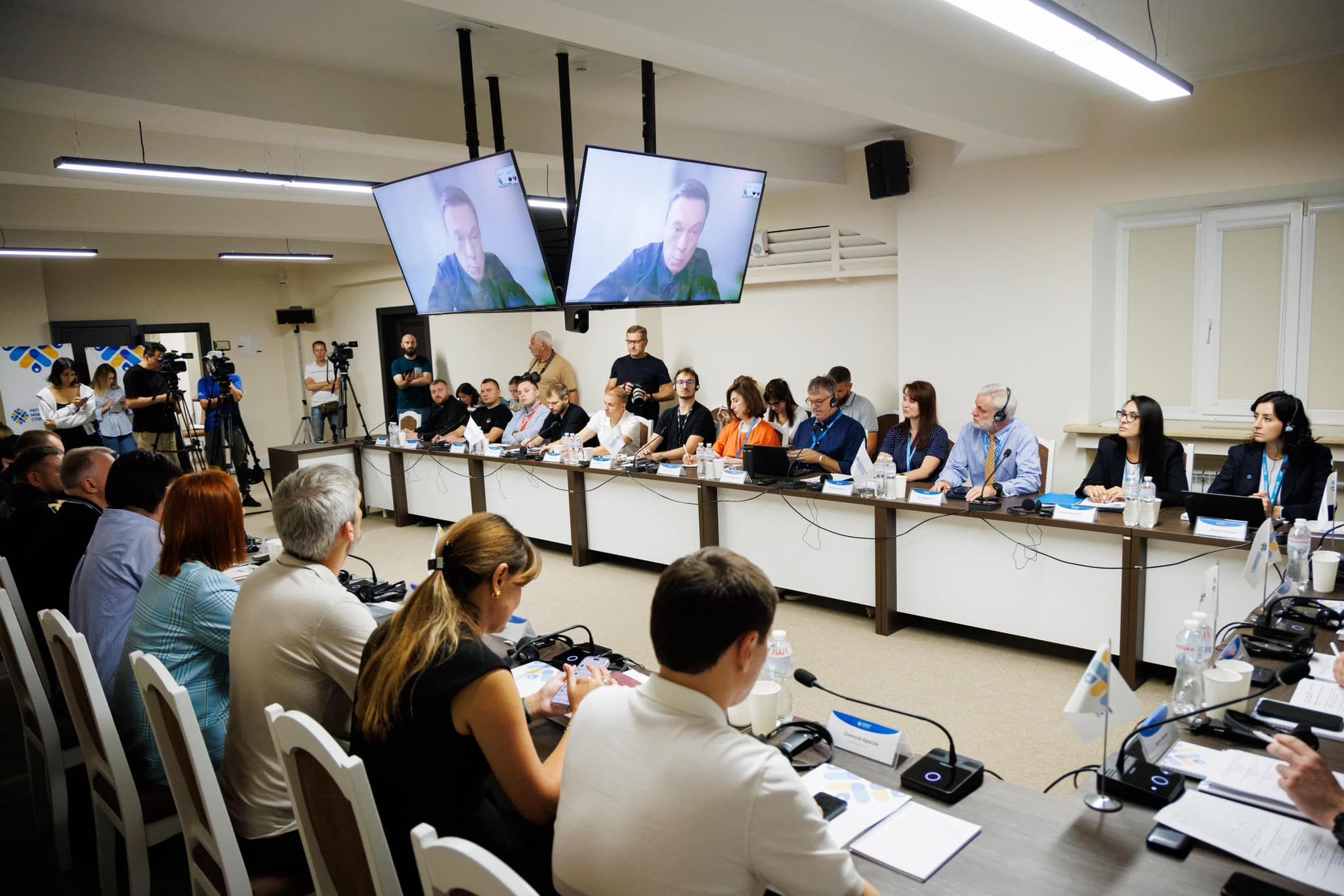 Обговорення відновлення овітніх установ у Харківській області Обговорення відновлення овітніх установ у Харківській області